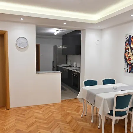 Felix Apartment